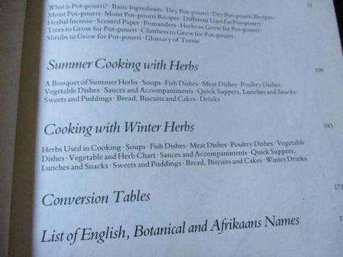 TREASURY OF HERBS - MARGARET ROBERTS