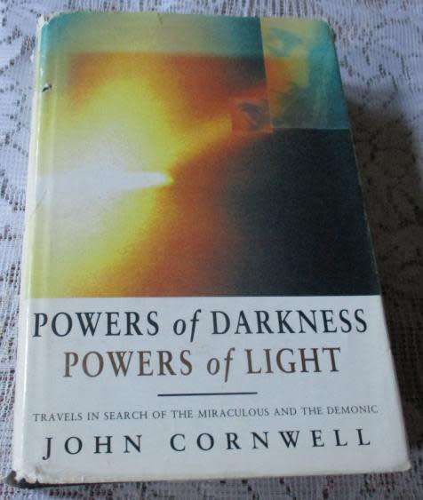 POWERS OF DARKENESS , POWERS OF LIGHT - TRAVELS IN SEARCH OF THE MIRACULOUS AND THE DEMONIC - JOHN