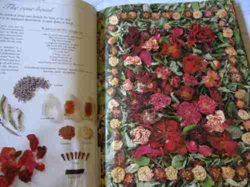 THE BOOK OF POT POURRI - FRAGRANT FLOWER MIXES FOR SCENTING & DECORATING THE HOME - PENNY BLACK