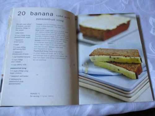 WOMEN`S WEEKLY CAFE CAKES