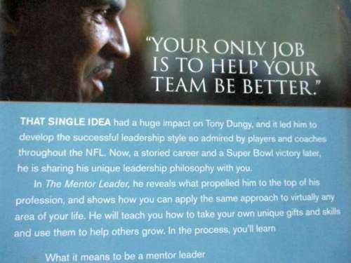 THE MENTOR LEADER - SECRETS TO BUILDING PEOPLE AND TEAMS THAT WIN CONSISTENTLY - TONY DUNGY