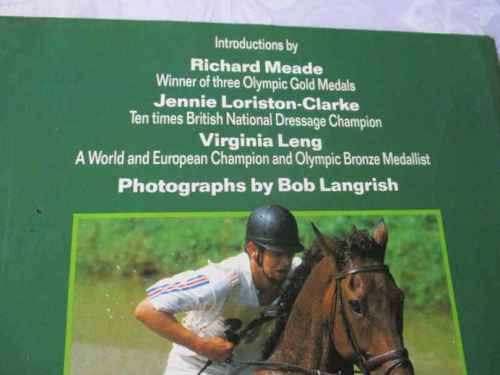 COMPETITIVE RIDING - AN ILLUSTRATED MANUAL OF DRESSAGE, SHOW JUMPING AND EVENTING - JANE HOLDERNESS-
