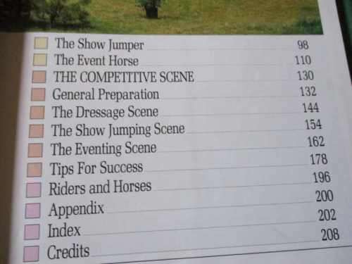 COMPETITIVE RIDING - AN ILLUSTRATED MANUAL OF DRESSAGE, SHOW JUMPING AND EVENTING - JANE HOLDERNESS-