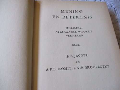 A.P.B. JUNIOR VERKLARENDE WOORDEBOEK - MOEILIKE AFRIKAANSE WOORDE VERKLAAR - J.F. JACOBS