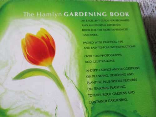 THE HAMLYN GARDENING BOOK - THE ESSENTIAL GUIDE TO GARDENING - STEFAN BUCZACKI