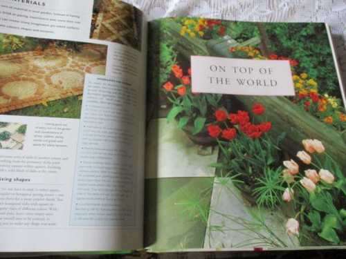 THE HAMLYN GARDENING BOOK - THE ESSENTIAL GUIDE TO GARDENING - STEFAN BUCZACKI
