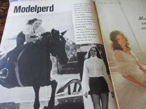 FOTO RAPPORT 21 MEI 1972 ( ROBIN GAIL HARGREAVES, SHARON MULLIGAN, DIANA WRAY, THE RISING SONS