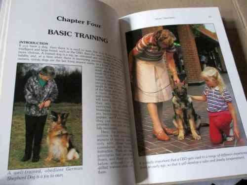 THE GERMAN SHEPHERD DOG - PET OWNER`S GUIDE TO - Dr MALCOLM B WILLIS