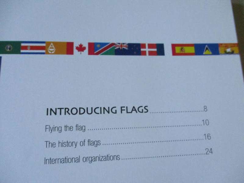 POCKET GUIDE TO FLAGS OF THE WORLD - BRIAN JOHNSON BARKER ( 2005 )