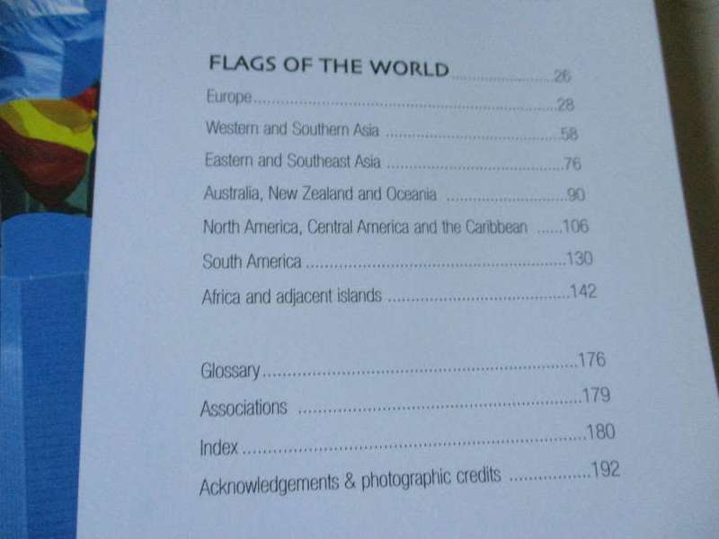 POCKET GUIDE TO FLAGS OF THE WORLD - BRIAN JOHNSON BARKER ( 2005 )