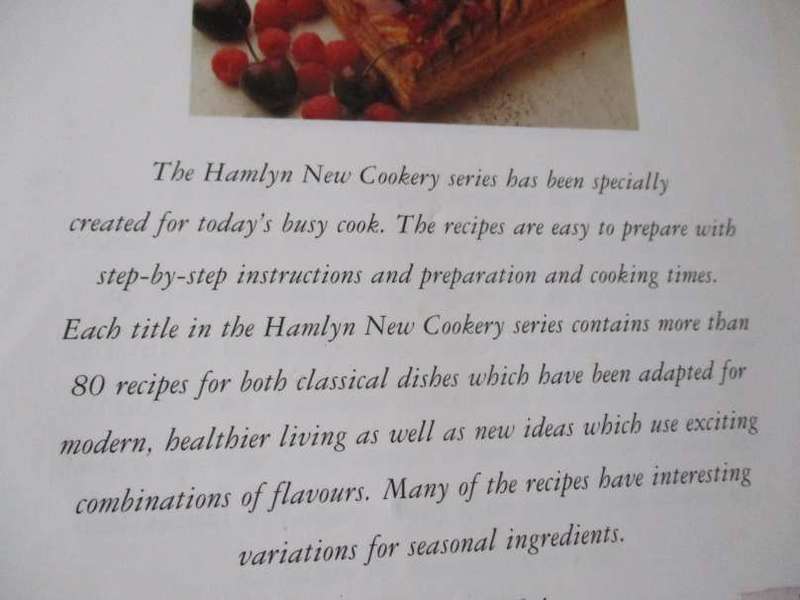 TARTS AND PIES - EASY RECIPES FOR TODAY`S BUSY COOK - MARY CADOGAN - HAMLYN NEW COOKERY