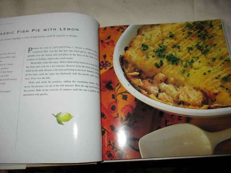 THE FRUIT KITCHEN - A CELEBRATION OF FRESH AND ZESTY RECIPES - EMMA SUMMER