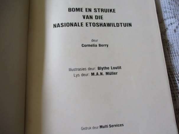 BOME EN STRUIKE VAN DIE NASIONALE ETOSHAWILDTUIN - CORNELIA BERRY