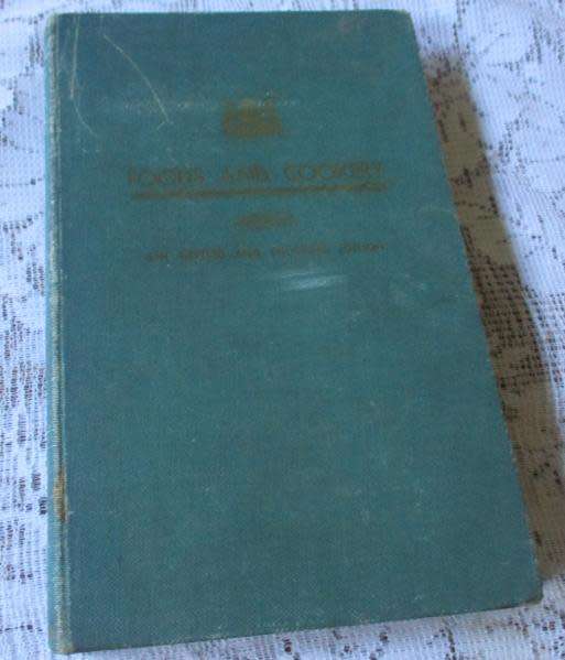 FOODS AND COOKERY ( THE HOUSEWIFE`S GUIDE ) DEPARTMENT OF AGRICULTURE SOUTH AFRICA 1947