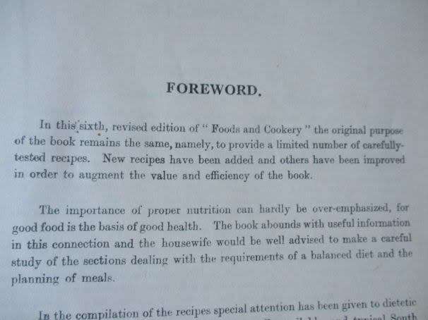 FOODS AND COOKERY ( THE HOUSEWIFE`S GUIDE ) DEPARTMENT OF AGRICULTURE SOUTH AFRICA 1947