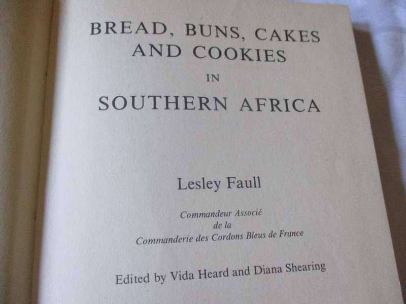 BREAD, BUNS, CAKES AND COOKIES - LESLEY FAULL