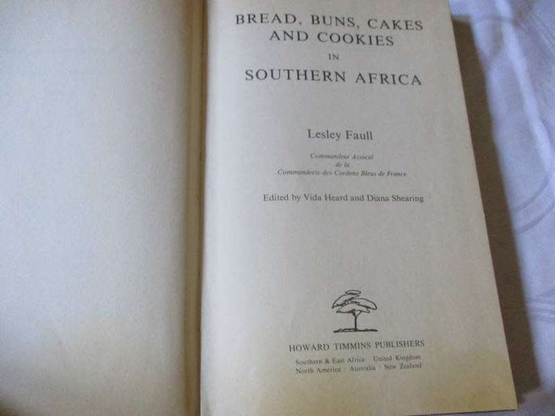 BREAD, BUNS, CAKES AND COOKIES - LESLEY FAULL