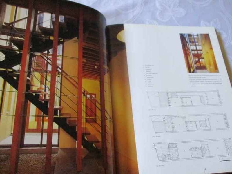THE URBAN ASIAN HOUSE - LIVING IN TROPICAL CITIES - ROBERT POWELL
