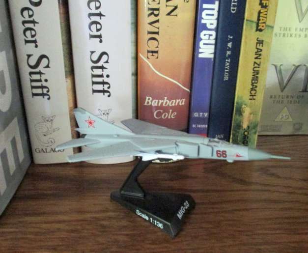 MIG-23 ( DELPRADO DIECAST 1/136 SCALE )
