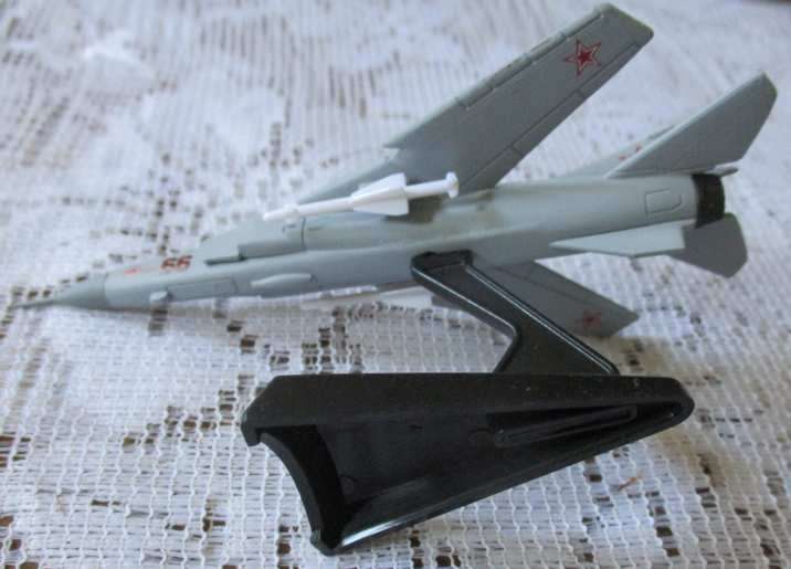 MIG-23 ( DELPRADO DIECAST 1/136 SCALE )