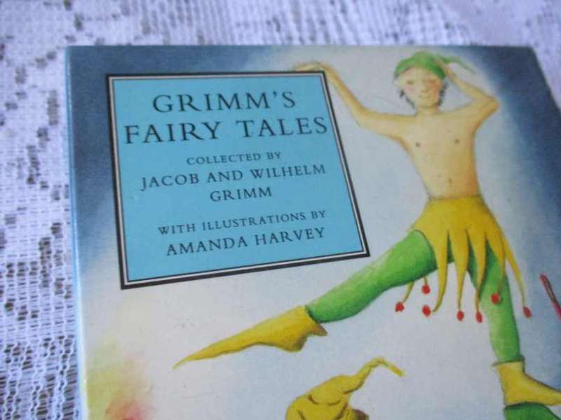 GRIMM`S FAIRY TALES - JACOB AND WILHELM GRIMM - MACMILLAN LITTLE CLASSICS