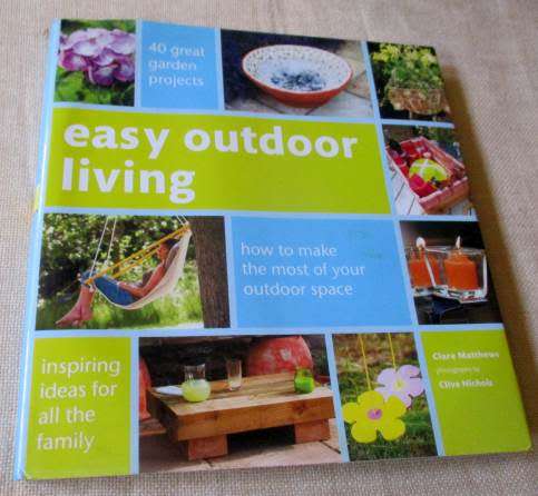 EASY OUTDOOR LIVING - CLARE MATTHEWS