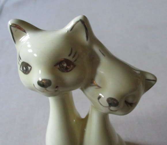 VINTAGE LOVING CATS - FIGURINE