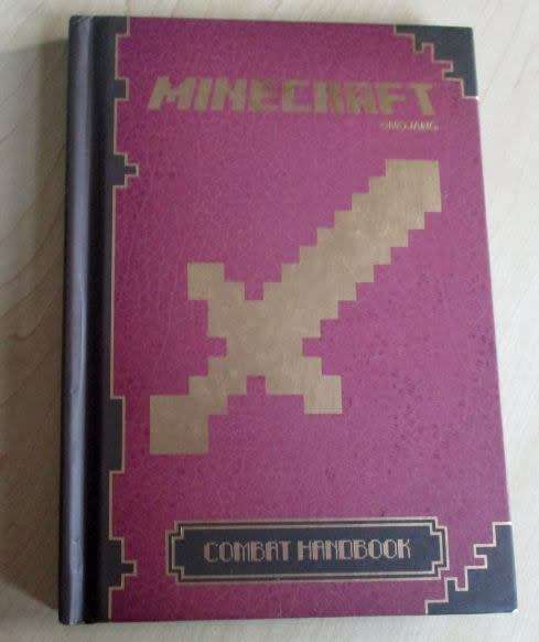MINECRAFT - COMBAT HANDBOOK - MOJANG