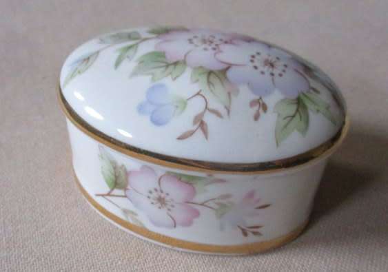 VINTAGE FLORAL CTM TRINKET JEWELLERY - BOX / HOLER