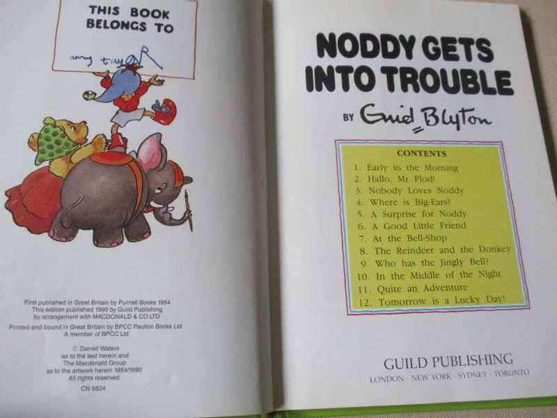 NODDY GETS INTO TROUBLE - ENID BLYTON