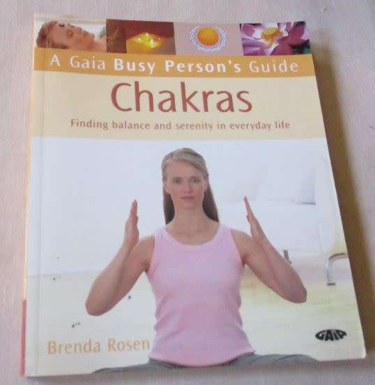 A GAIA BUSY PERSON`S GUIDE TO CHAKRAS - FINDING BALANCE AND SERENITY IN EVERYDAY LIFE - BRENAD ROSEN