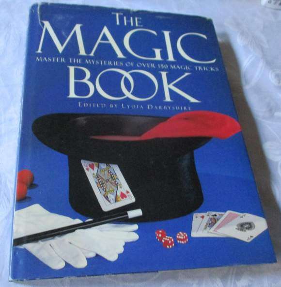 THE MAGIC BOOK - MASTER THE MYSTERIES OF OVER 150 MAGIC TRICKS - EDITED BY LYDIA DARBYSHIRE
