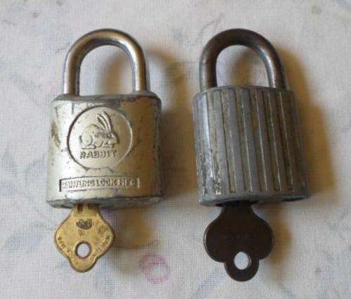 OLD LOCKS & KEYS