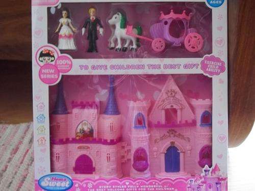 Castle DOLL HOUSE, with horse and carriage,and a PRINCE & PRINCESS- Creates hours of fun Play