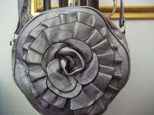 BEAUTIFUL PU LEATHER FLOWER HANDBAG- SILVER- GREAT FOR SUMMER FUN!