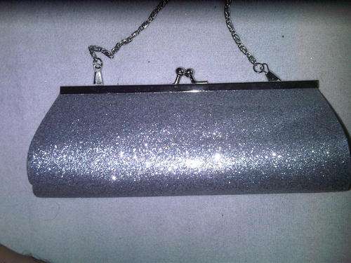 "beautiful clutch bags" makes you look elegant and classy<< show your sense of fashion and style