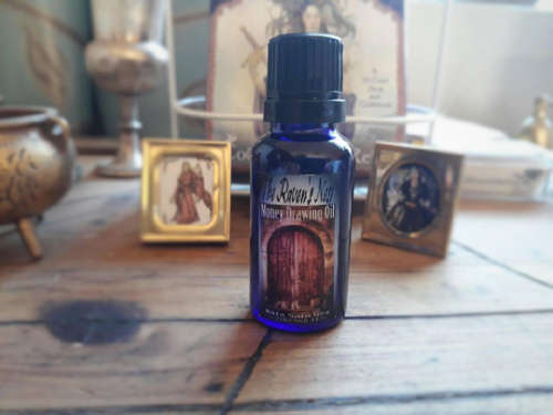 Money Drawing Anointing Oil by The Raven's Nest