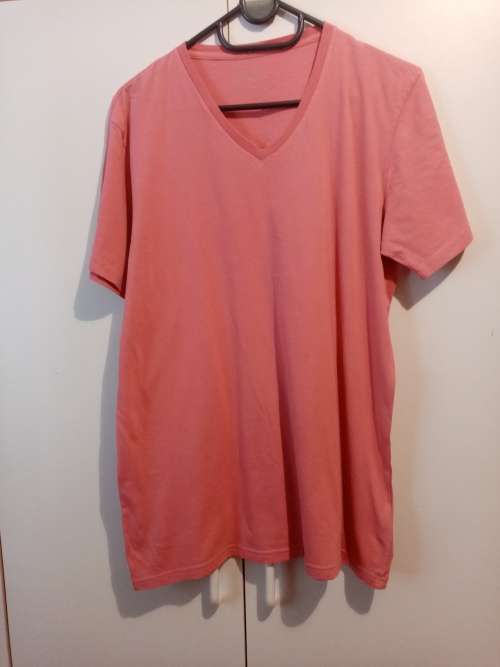 Pink v-neck t-shirt L