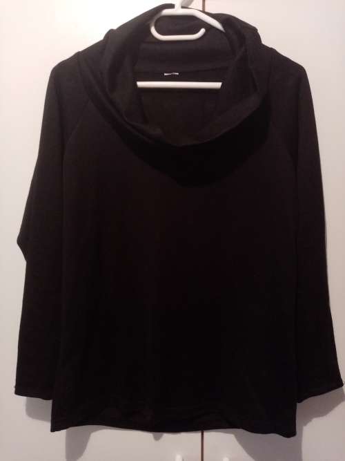 Black cowl neck top 34-36