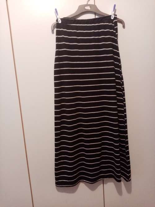 Black and white striped skirt 32