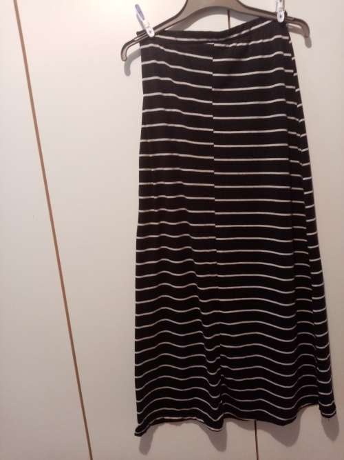 Black and white striped skirt 32