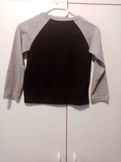 Black and grey dinosaur top 5-6