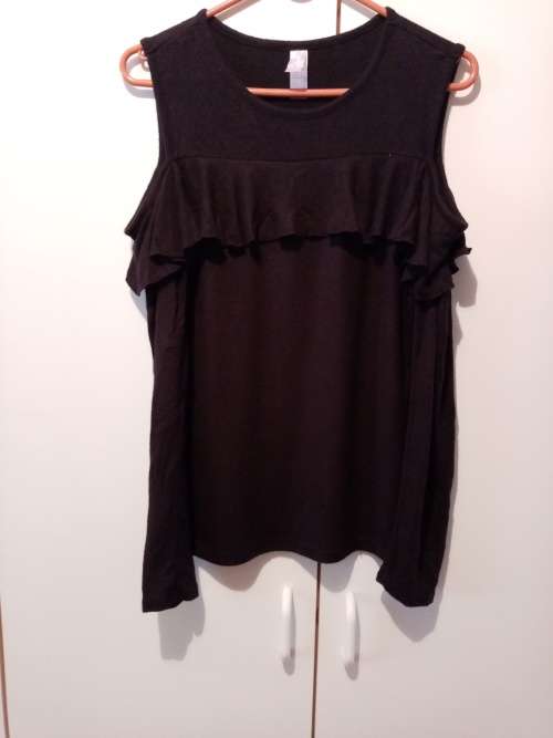 Black open shoulder long sleeved knit top L