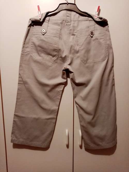 Khaki 3/4 pants 14 excellent condition