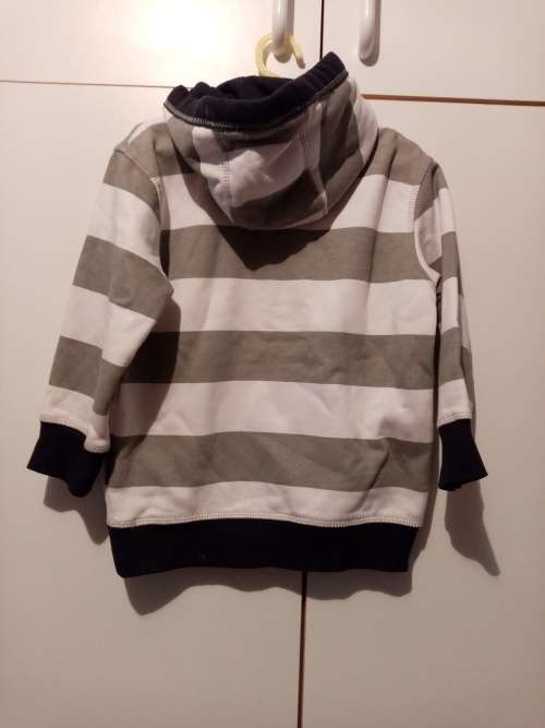 Grey and white thick hoodie estimated 6-7