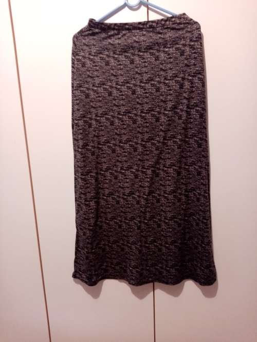 Black and white long knit skirt 32