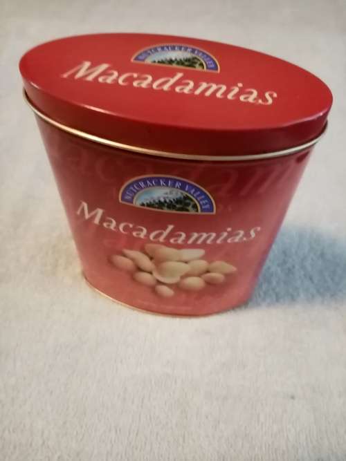 Nutcracker Valley macadamia tin