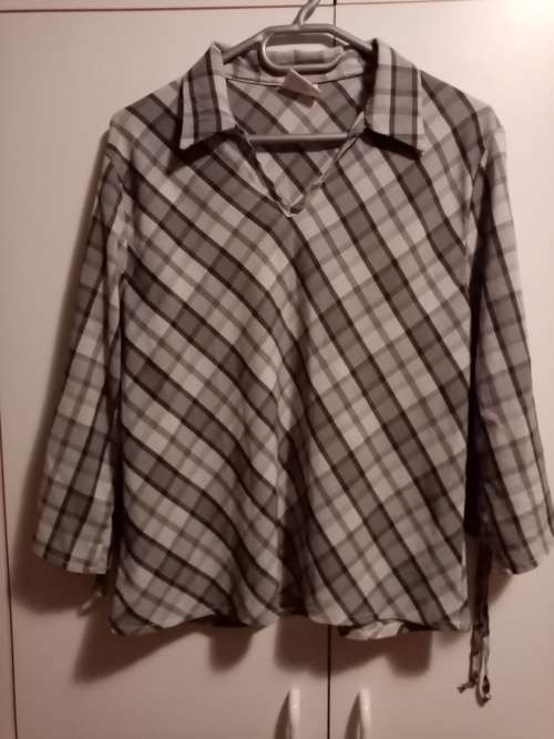 Grey, black and white 90s top 38
