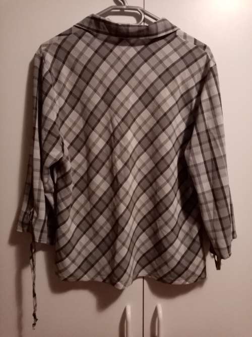 Grey, black and white 90s top 38