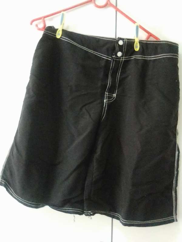 Black three quarter shorts size 38